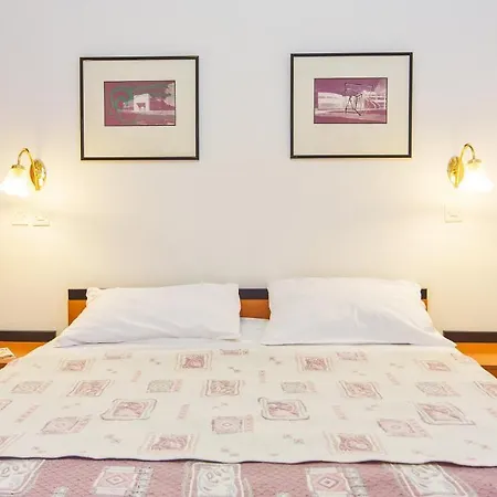 Sesame Bed & Breakfast 3*