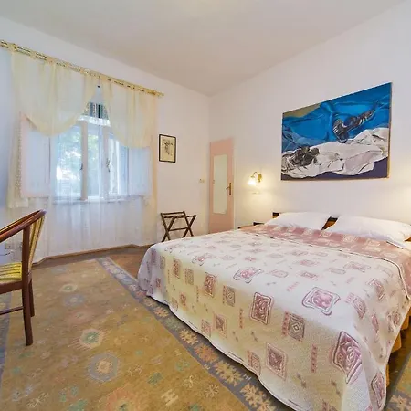 Sesame Bed & Breakfast 3*